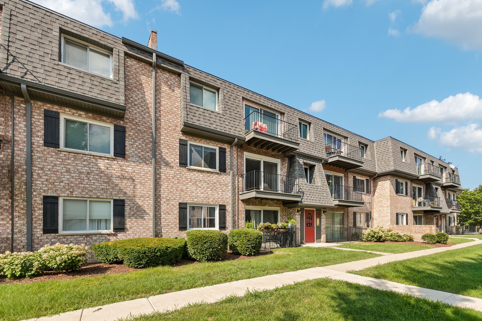 S Plum Grove Rd 208-S0408-026.jpg