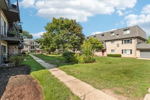 S Plum Grove Rd 208-S0408-027.jpg