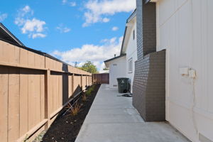  Photo 44