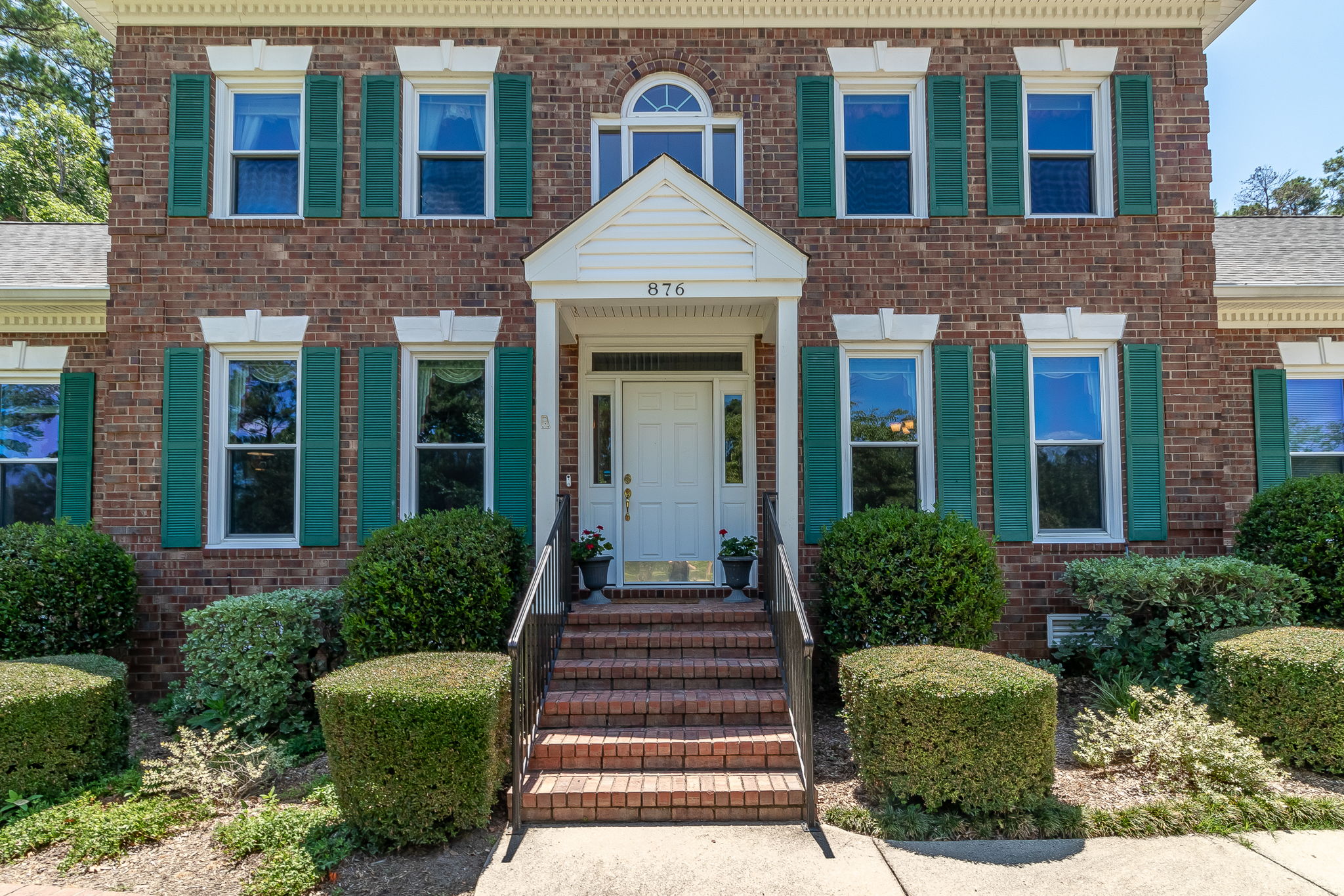 Front Porch/Entrance