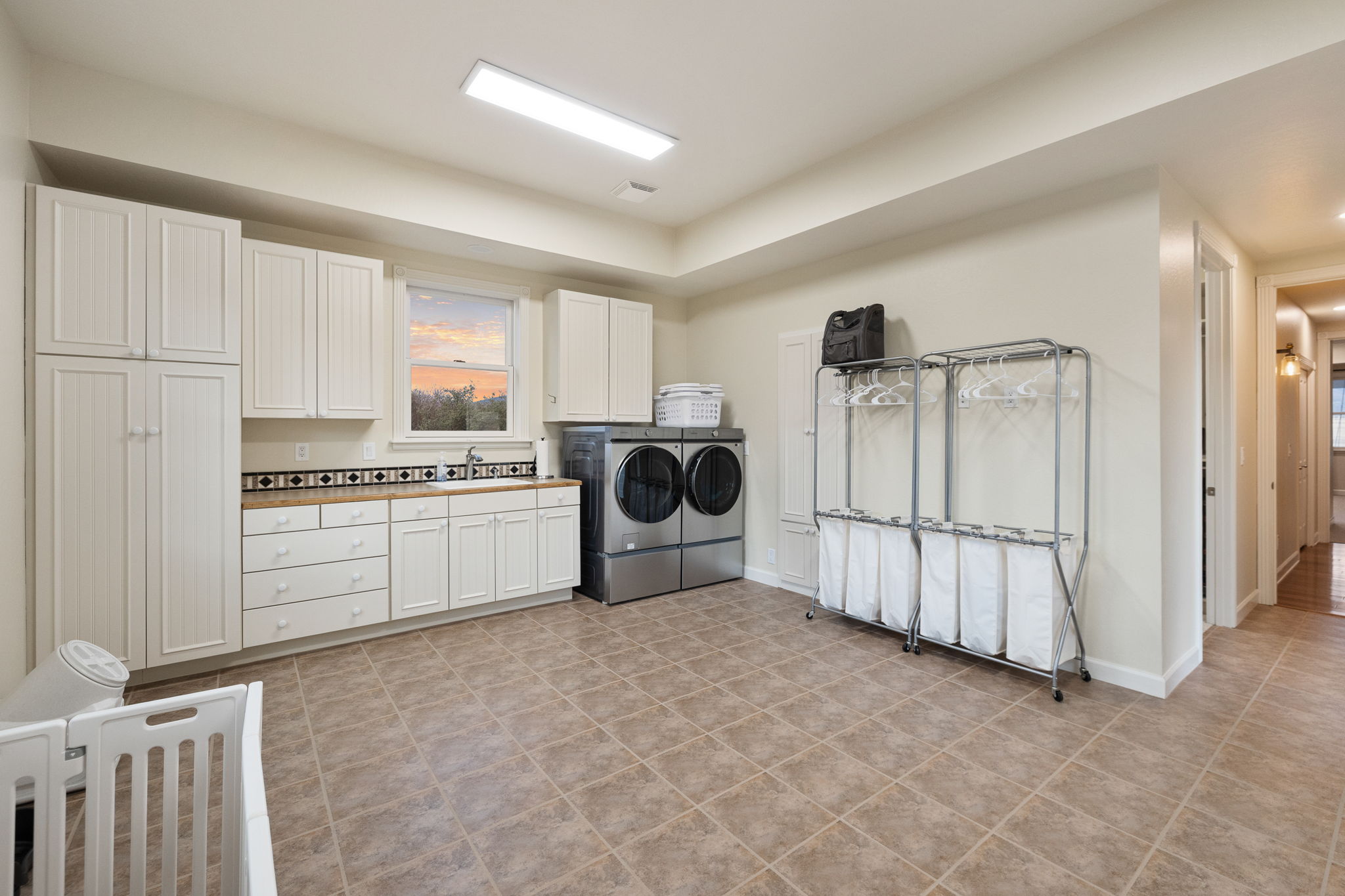 Laundry Room (1)