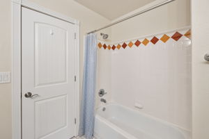 Bathroom 4 (2)