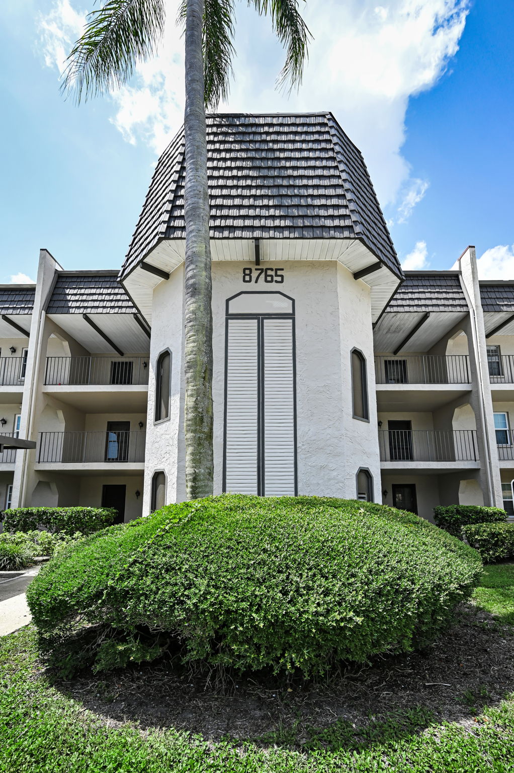 Front Exterior4