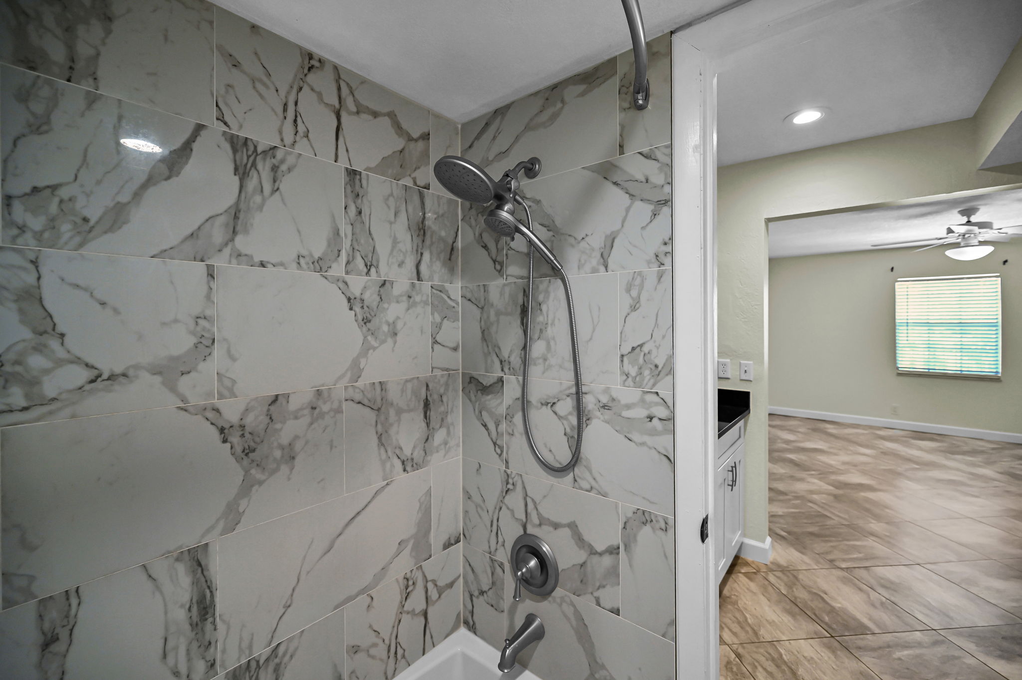 Primary Bathroom1c