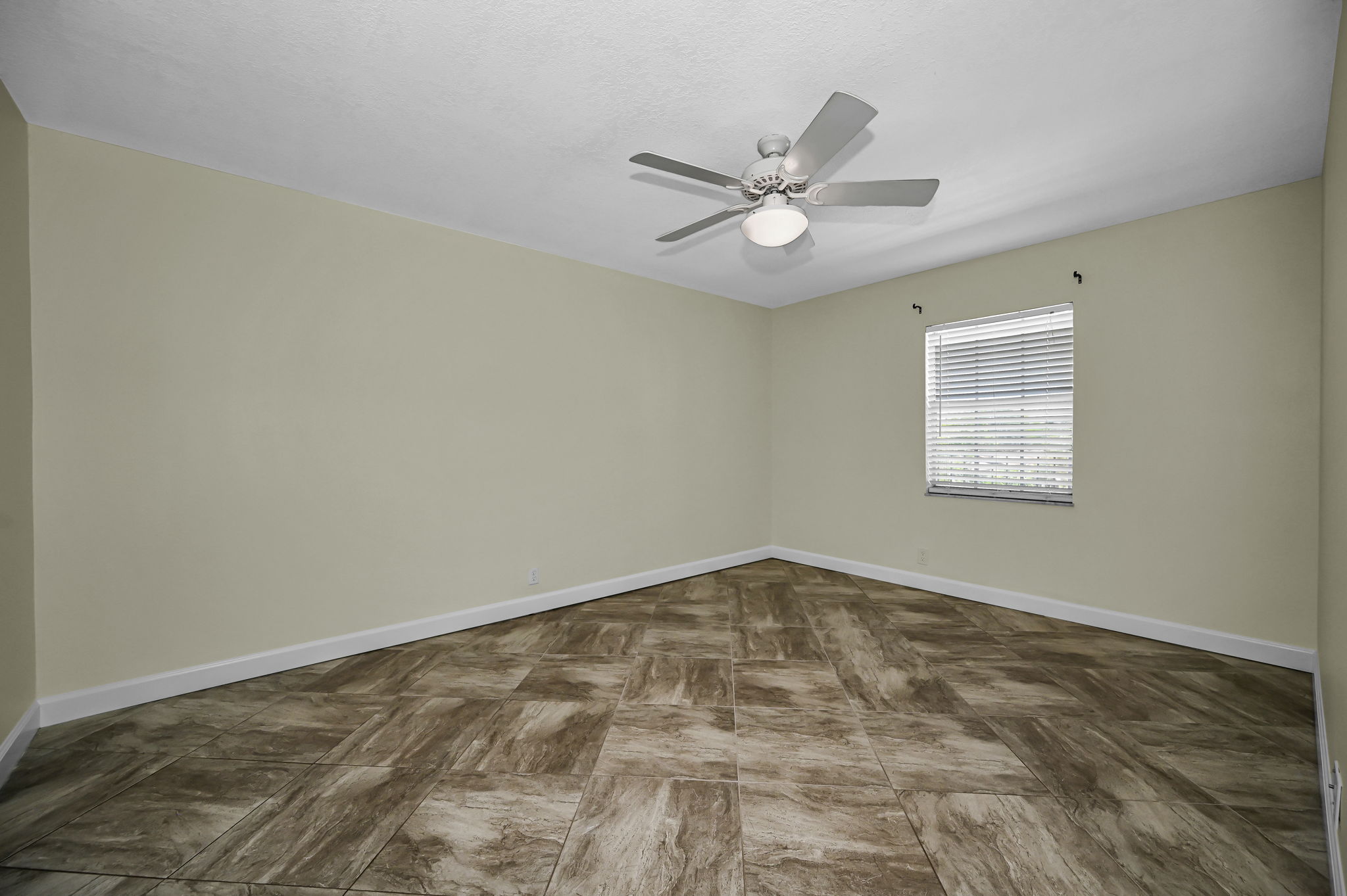 Primary Bedroom1a