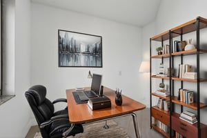 8H3A5939 virtually staged.jpeg