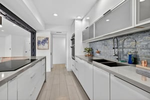 8H3A5819 virtually staged.jpeg