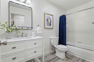 030_F8_877 Renton Ct