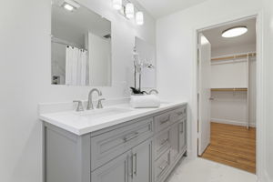 032_F8_877 Renton Ct