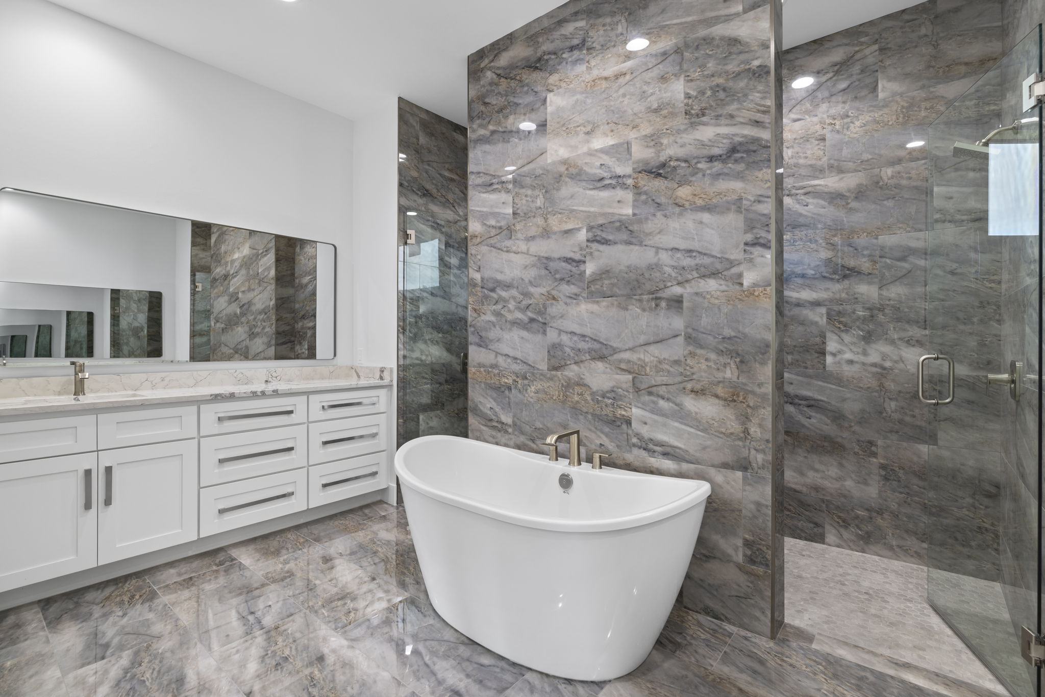 Primary Bathroom (2)