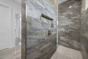 Primary Bathroom (3)