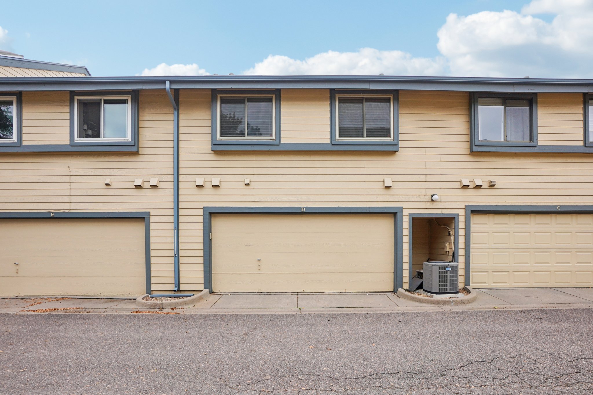 Allison Dr D-S1010-034.jpg