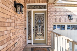 Front Porch/Entrance