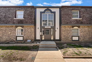 Excellent location just minutes off 355 and Dundee Rd!
