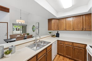 Kitchen with Bar Seating (All Kitchen Appliances Included), Real Hardwood Floors and New Paint