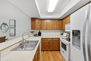 Kitchen with Bar Seating (All Kitchen Appliances Included), Real Hardwood Floors and New Paint