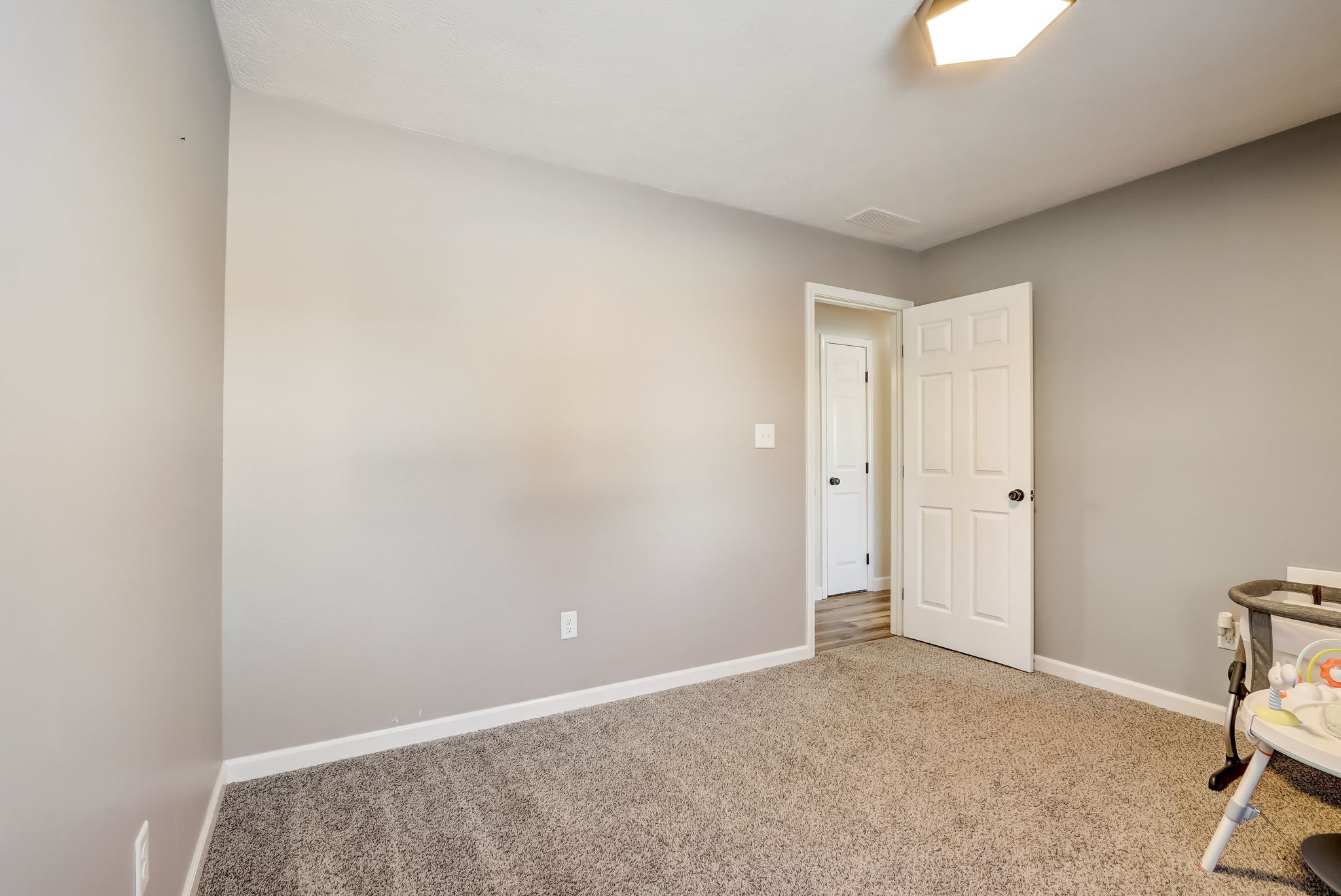 Surrey Dr-026