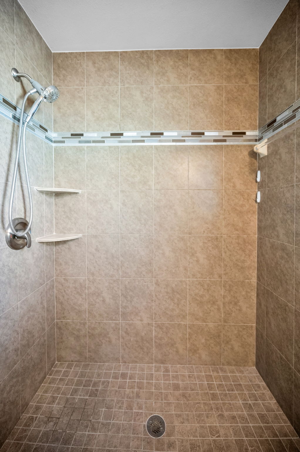 Primary Bathroom1b