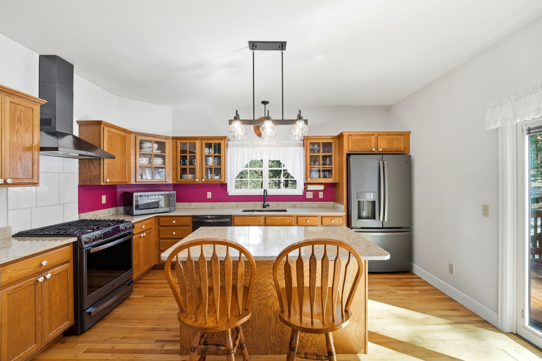 Gas Range with Hood Vent