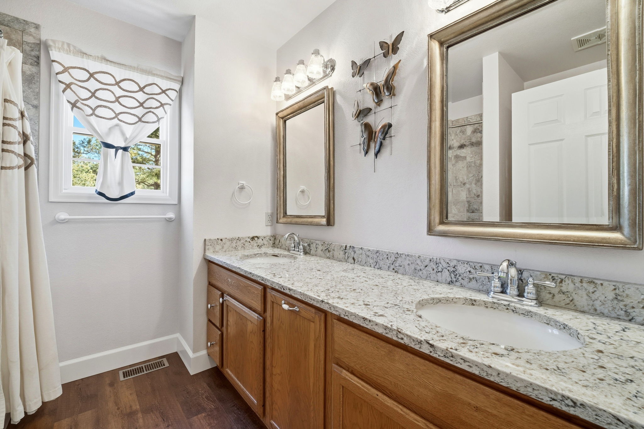 Full Guest Bath with Tub/Shower Combo and Dual Vanity
