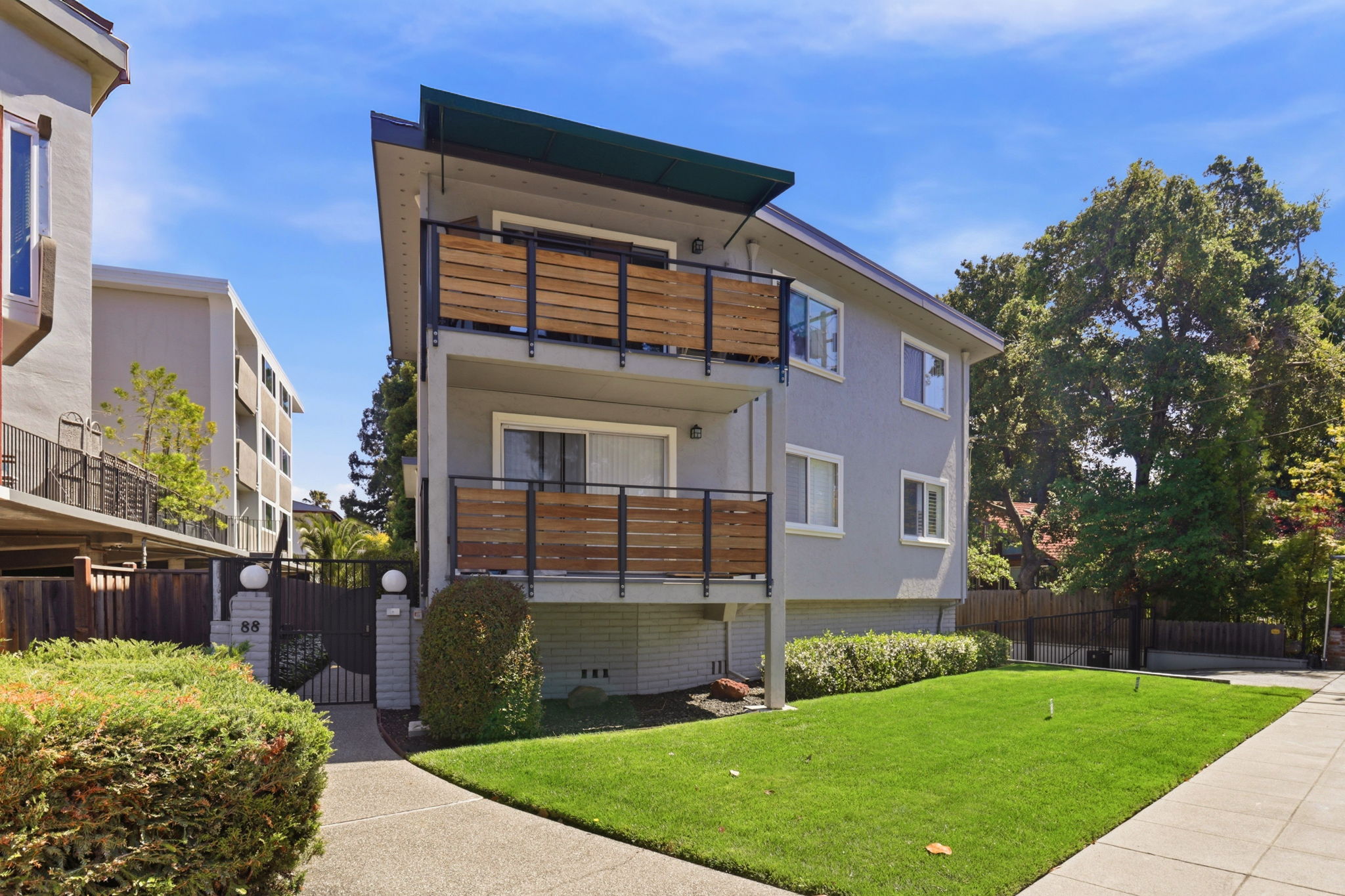 001_F8_88 Claremont Ave 8