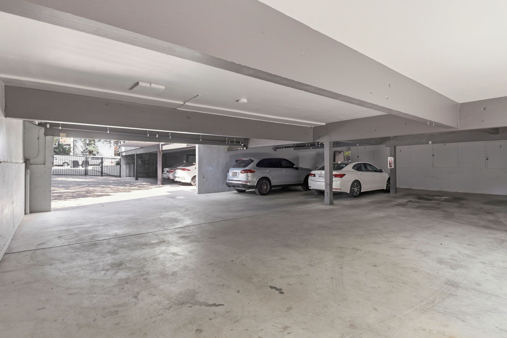 025_F8_88 Claremont Ave 8