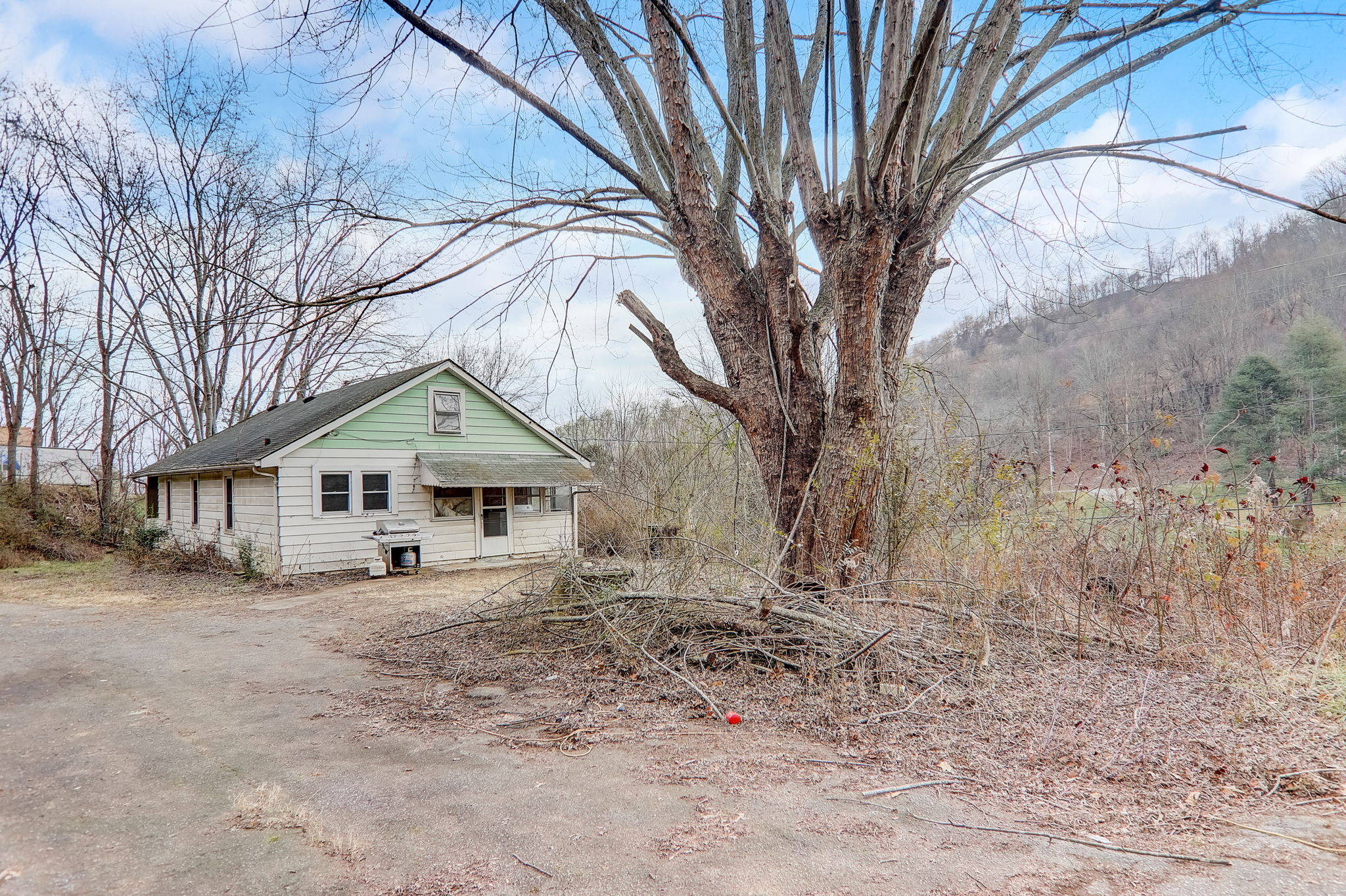 88 Mingus Cove Rd, Canton, NC 28716 ShowingTime+ Listing Media Services