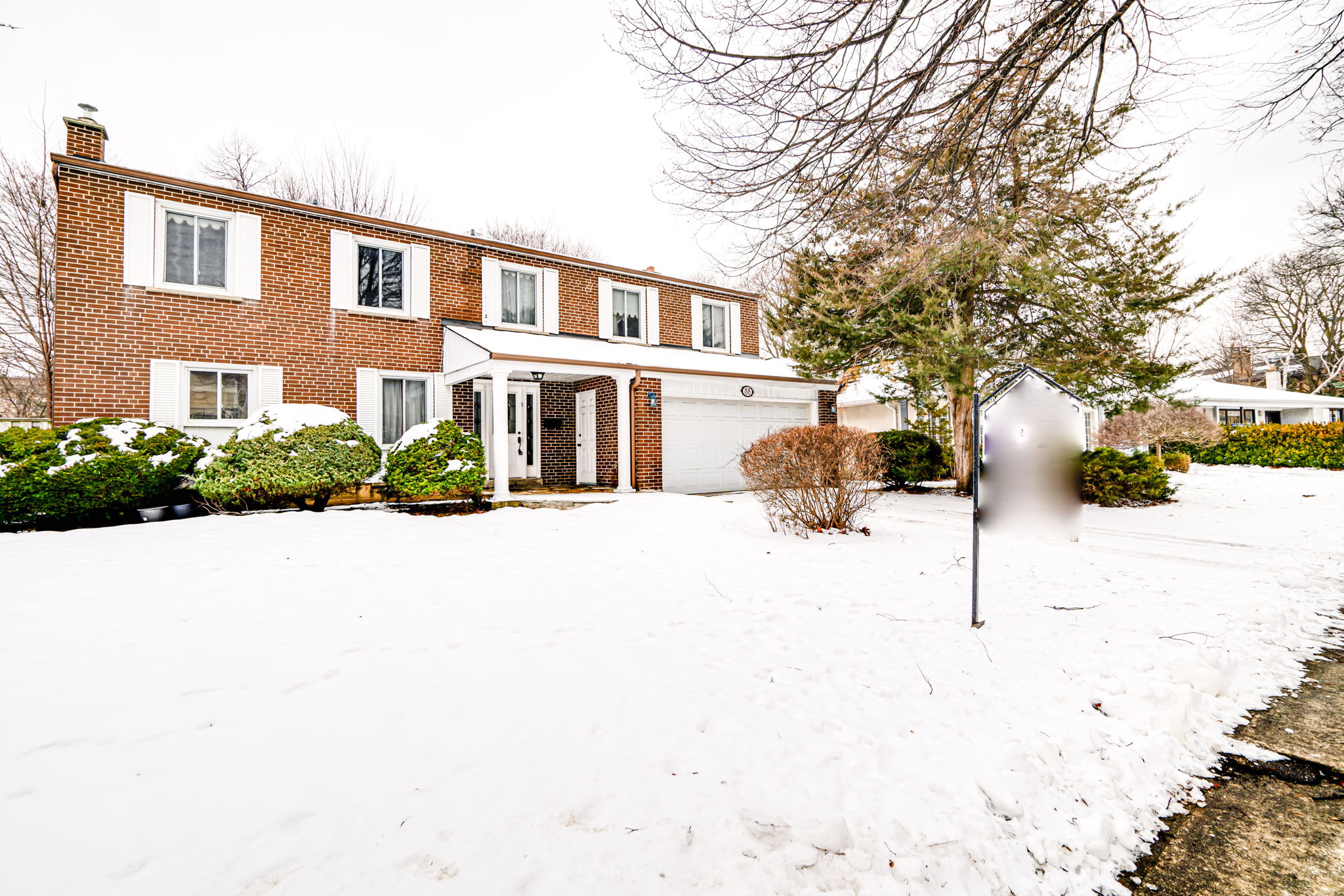 88 Montressor Dr Toronto, ON M2P 1Z4
