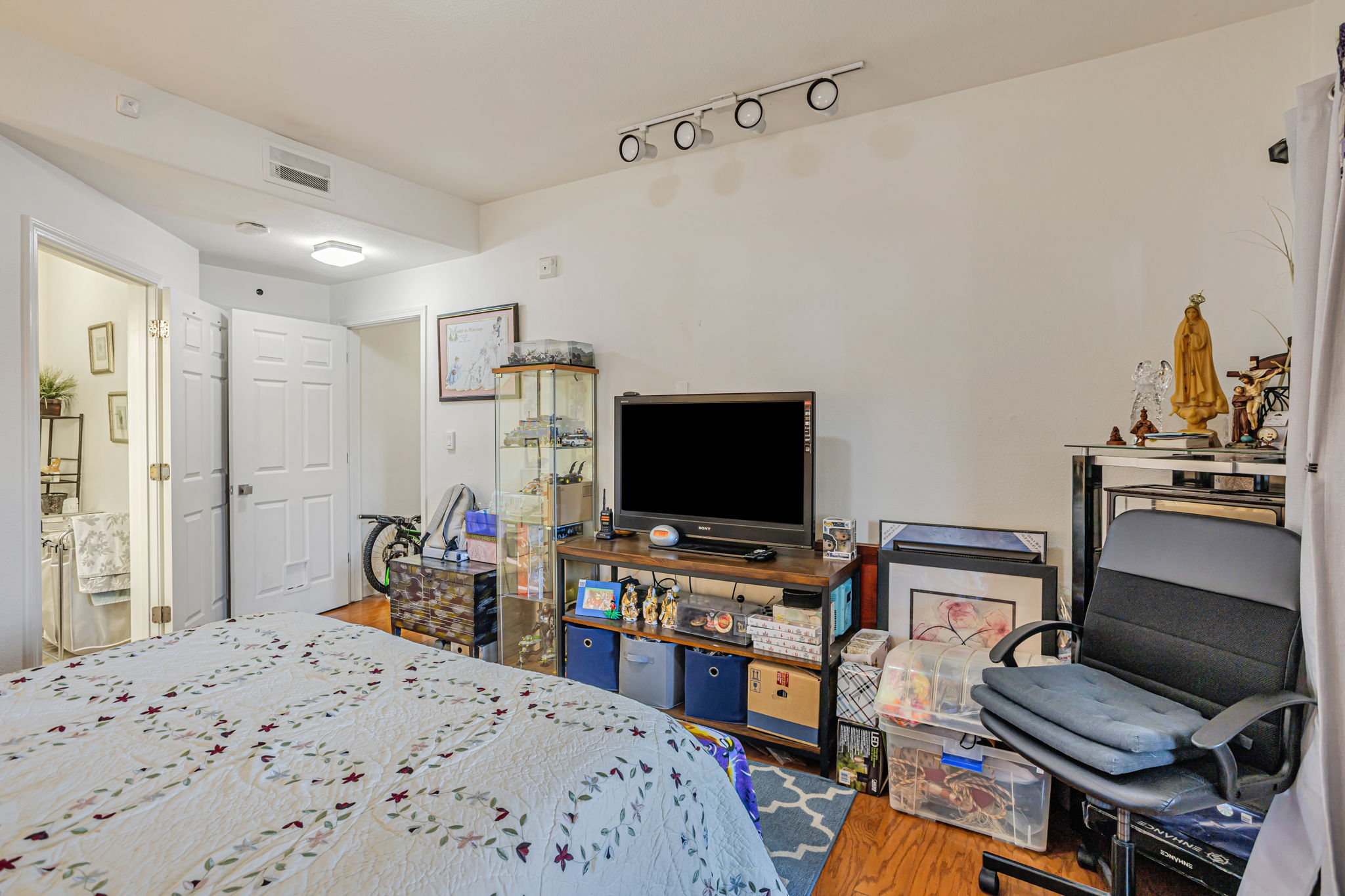 014_ 88 N Jackson Ave 105