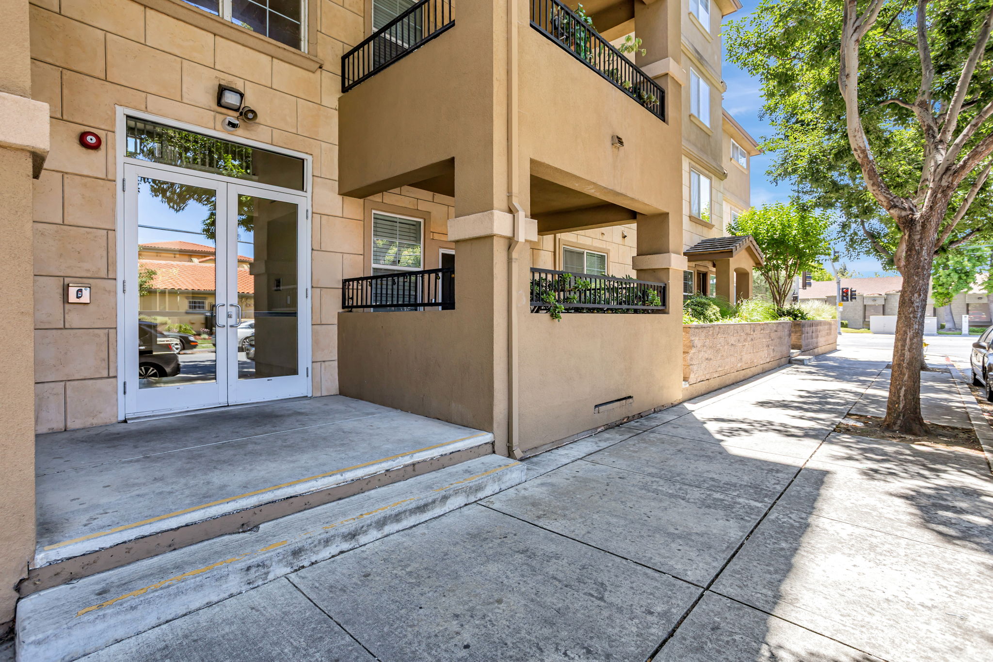 030_ 88 N Jackson Ave 105