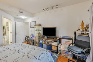 014_ 88 N Jackson Ave 105