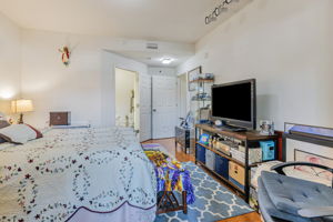 015_ 88 N Jackson Ave 105