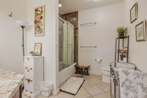 019_ 88 N Jackson Ave 105