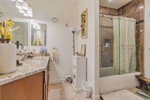 020_ 88 N Jackson Ave 105