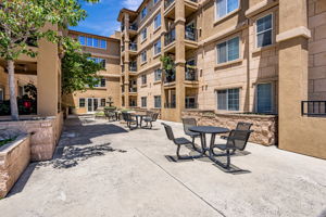 031_ 88 N Jackson Ave 105