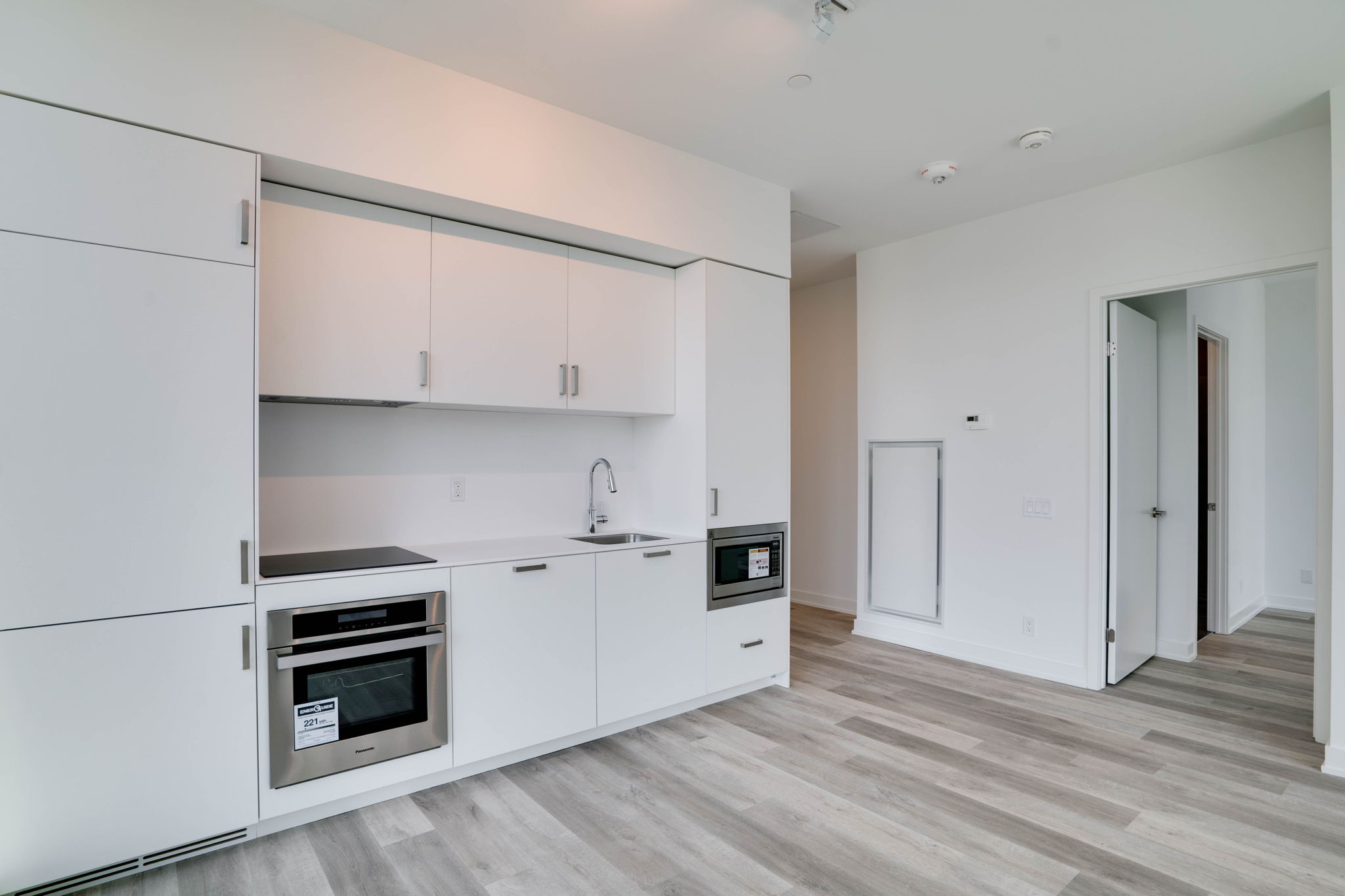 88 Queen St E Unit 702 Toronto, ON M5C 0B6