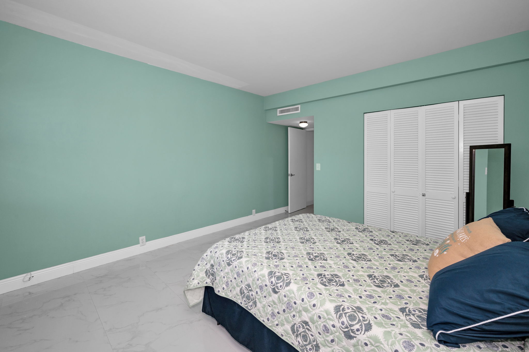 Master Bedroom1c