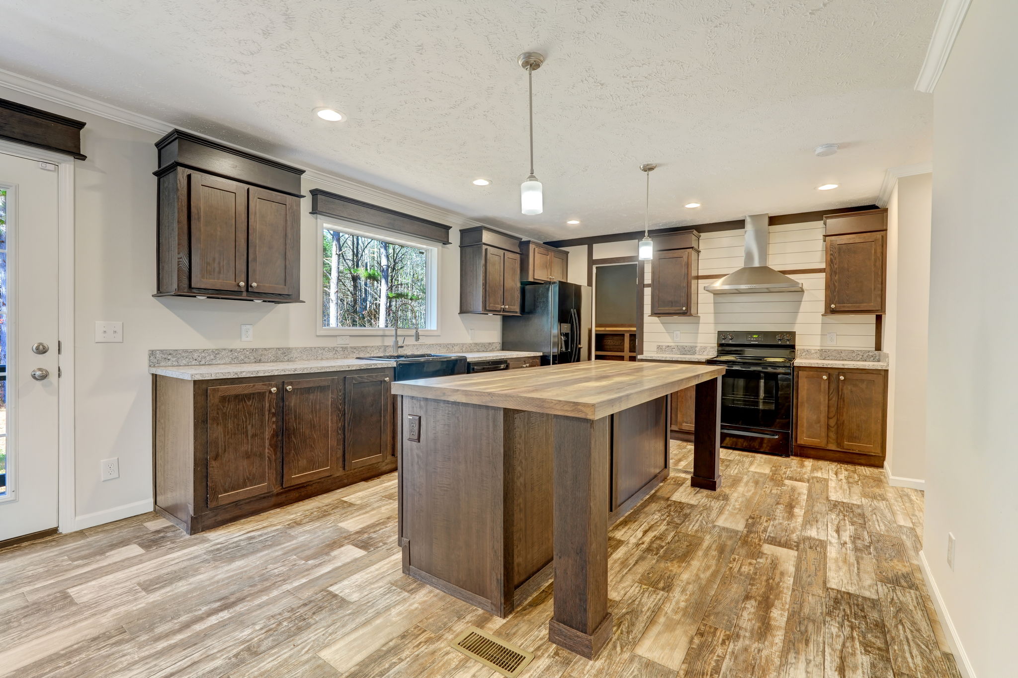 Kitchen/Breakfast Bar