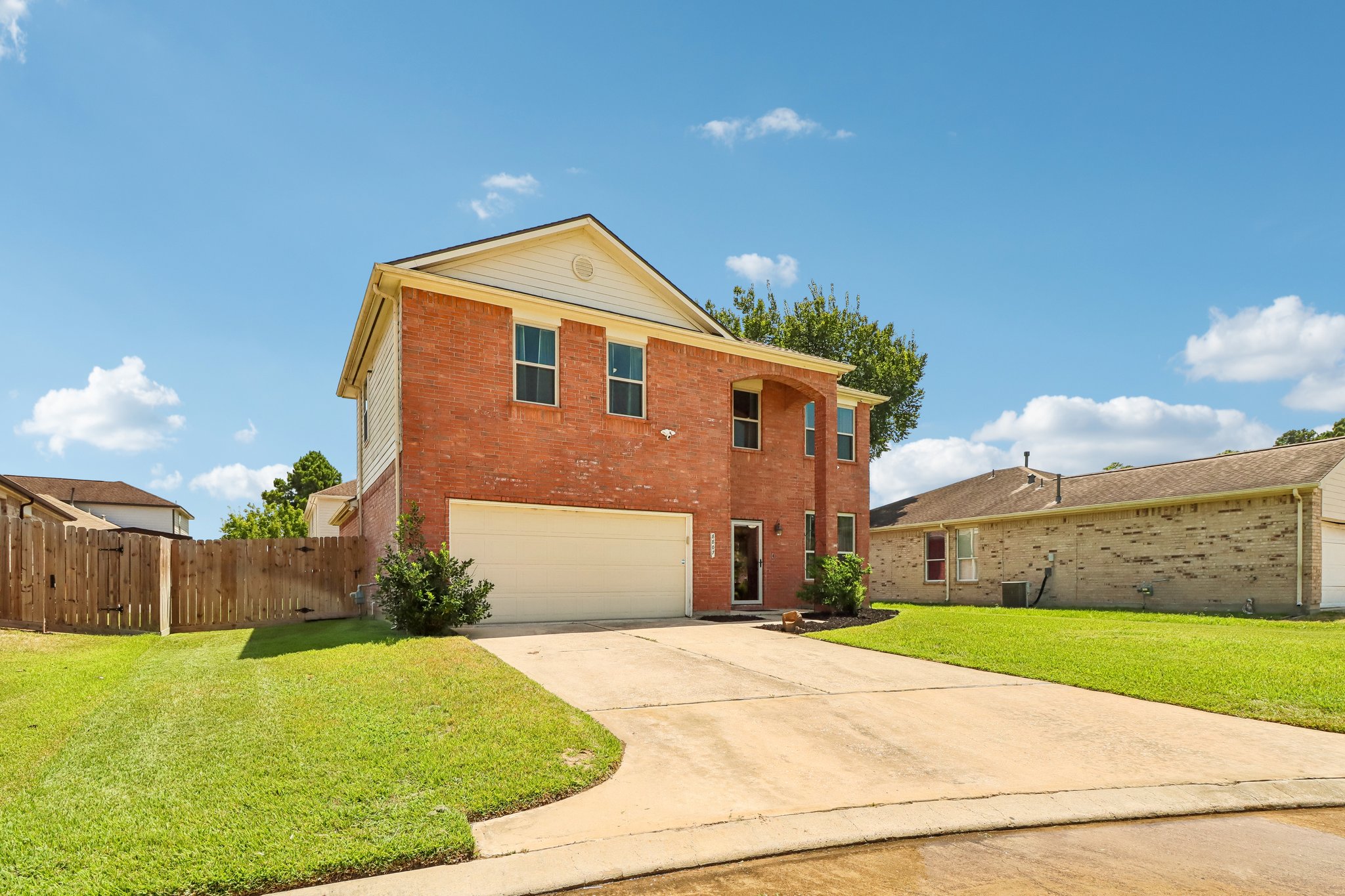Lacy Willow Ct-S2208-002.jpg