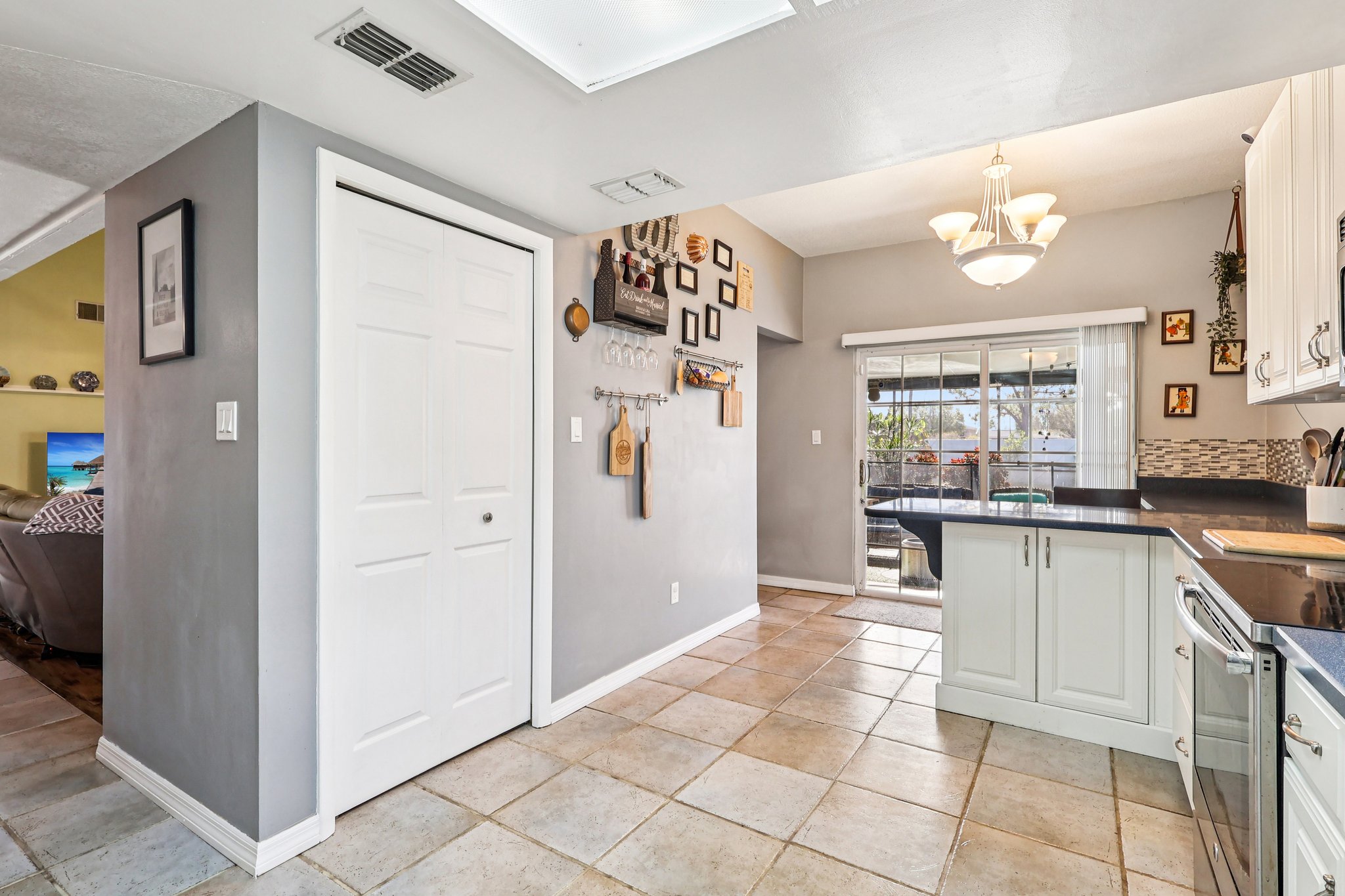 S Shadow Bay Dr-S3112-010.jpg