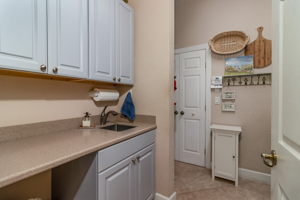 8818 New Castle Dr, Fort Myers, FL 33908, USA Photo 27