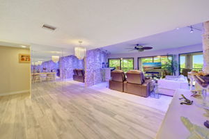  Photo 0