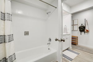 S Hosmer St-009