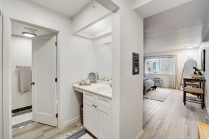 S Hosmer St-006