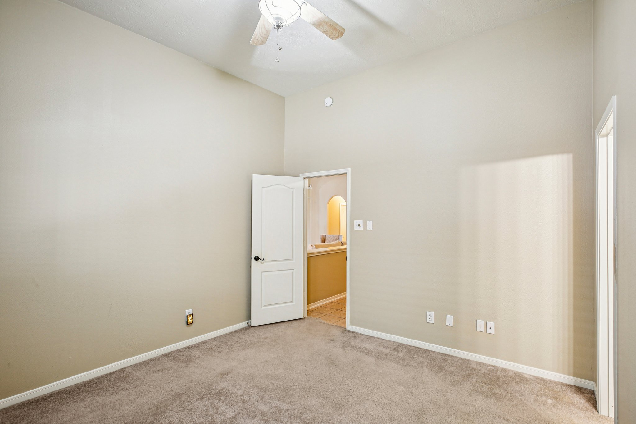 Ballinger Dr-S0410-024.jpg