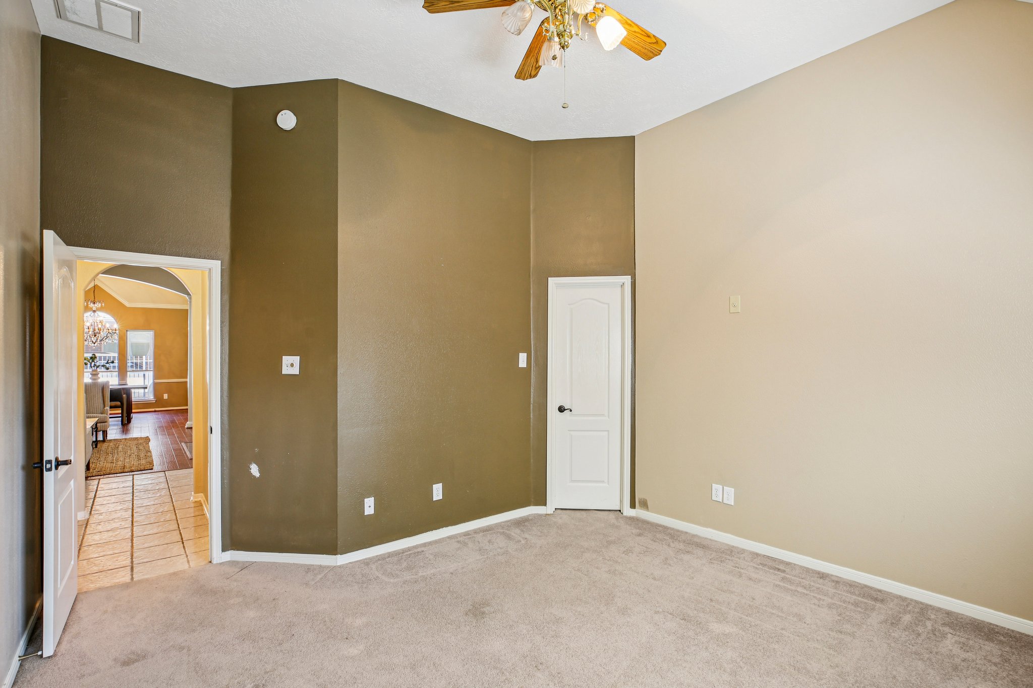 Ballinger Dr-S0410-026.jpg