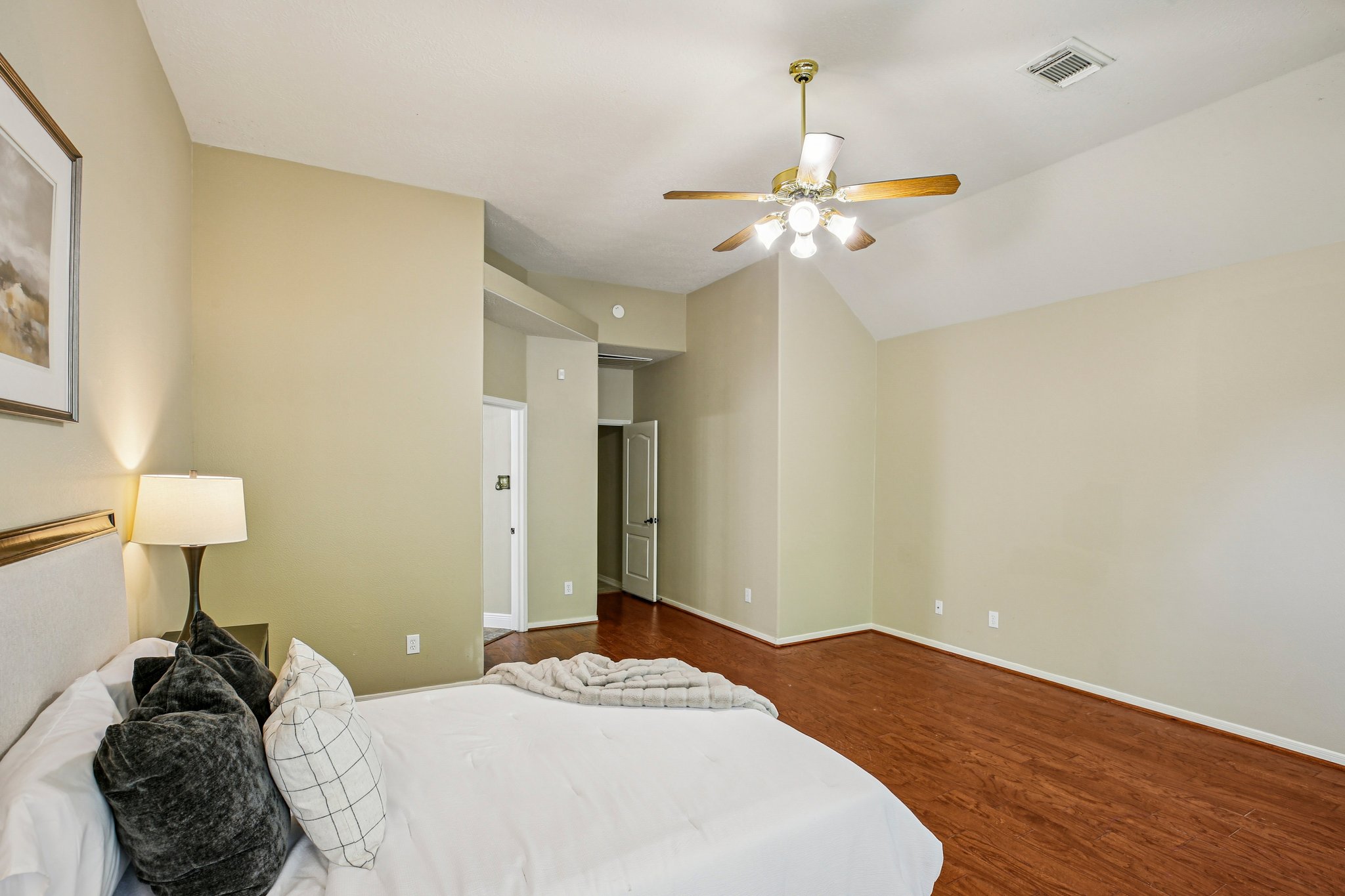 Ballinger Dr-S0410-030.jpg