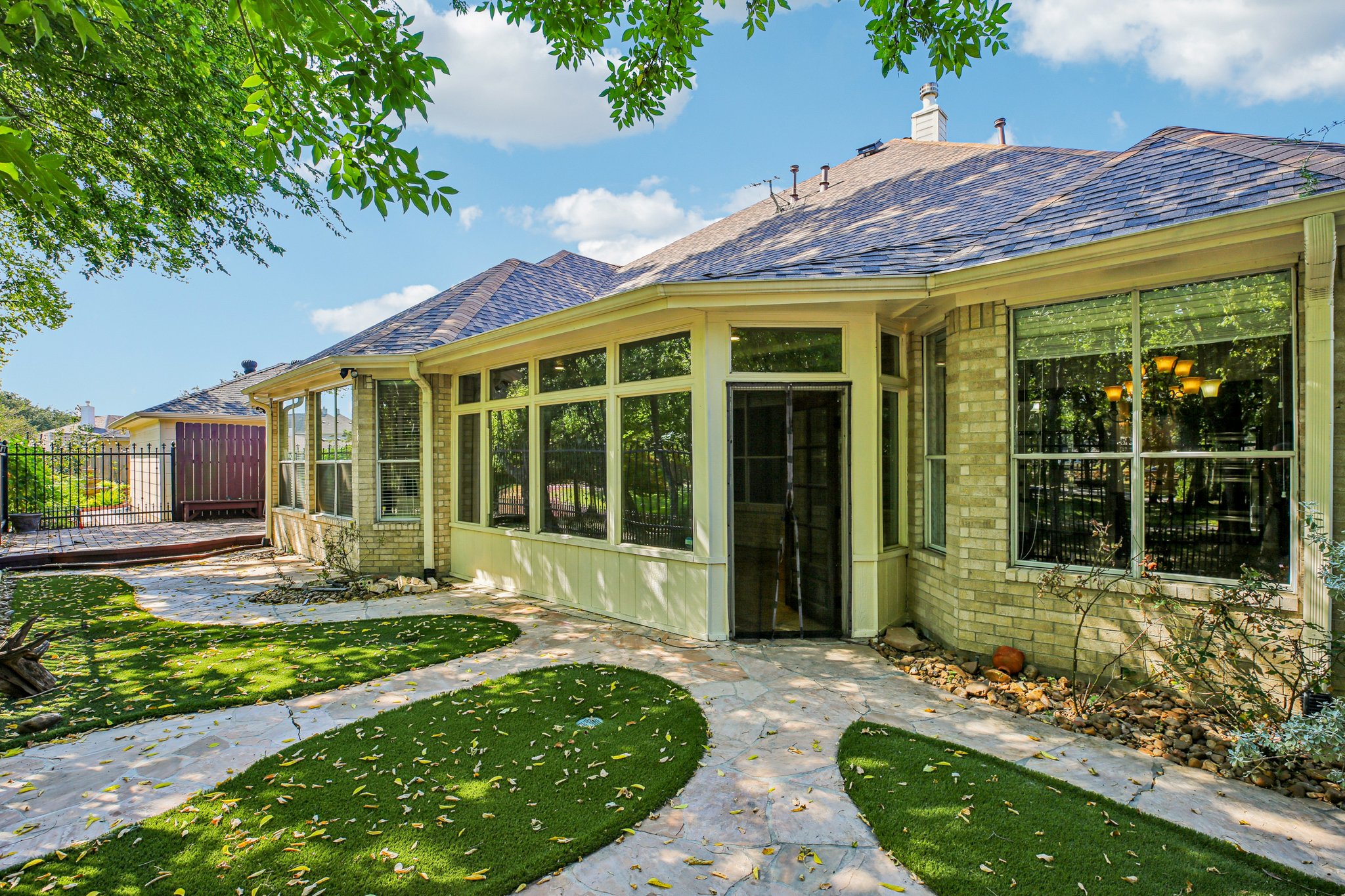 Ballinger Dr-S0410-038.jpg