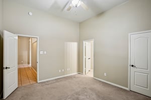 Ballinger Dr-S0410-023.jpg