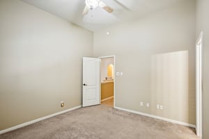 Ballinger Dr-S0410-024.jpg